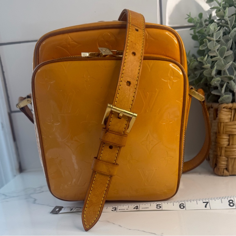 Authentic Louis Vuitton Wooster Vernis crossbody/ shoulder bag